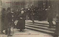 Nantes CPA Manifestations of February 22nd 1906 at the time of the Inventories the police force making evacuate square TOP