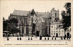 Nantes CPA the cathedral and the port St Pierre taken of the course St Andre Place of the Foch Marshal
