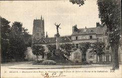 CPA Meaux Boulevard Jean Pink the monument of the children of the Seine and marl and the cathedral