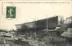 CPA St NazaireUne left the chatniers and workshops the Atlantic the transatlantic liner Prvence on hold