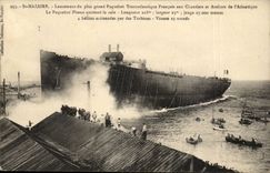 CPA Launching of the largest Transatlantic liner France with the building sites of Saint Nazaire