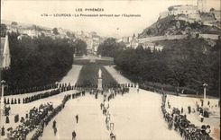 Lourdes CPA the Procession arriving on the esplanade