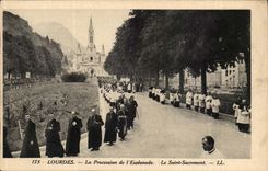 Lourdes CPA the Procession of the esplanade Blessed Sacrament