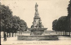 Nevers CPA Fontaine Places Republic