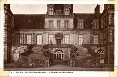 Fontainebleau - the Palate - the Horseshoe Staircase - CPA