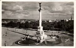 Bordeaux CPA Places quincunxes and monument of the Of Gironde ones