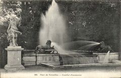 Park of Versailles CPA Fights animals