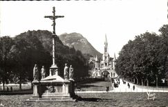 Lourdes CPA the Breton martyrdom and the basilica