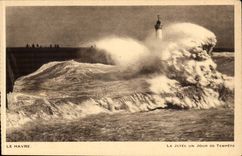Le Havre CPA the pier one day of storm (headlight lighthouse)