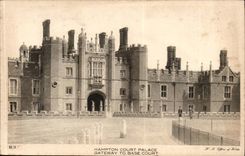 The United Kingdom Hampton Court De luxe hotel CPA Gateway to bases short