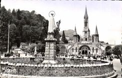 Lourdes MODERN CARD the basilica and the virgin couronnee