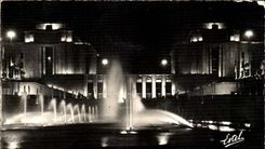 Paris the night MODERN CARD the palate of Chaillot and its fountains