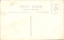 Arts - Table - Woman wearing in fine clothing - CPA