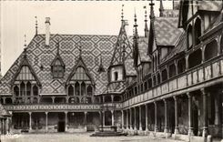 Beaune - Hotel God Built in 1443 Main courtyard - CPA