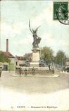 Vichy CPA Monument de la Republique