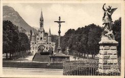 Lourdes CPA the esplanade and the basilica