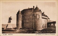 Dieppe - das Schloss und die Statue von Vauquelin - CPA