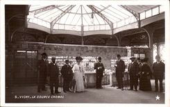 Vichy CPA La source Chomel