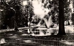 Vichy CPM Jardins des bords de l'Allier Bassin des Cygnes
