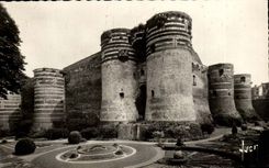 Angers CPA the castle and gardens