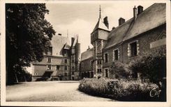 Court of the Castle - Gien - CPA
