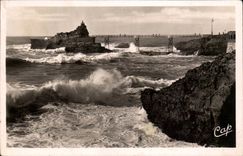 Biarritz - Le Rocher de la Vierge par grosse mer - CPA 