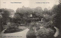 Toul - the garden and the Town hall - CPA