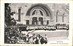 Lourdes CPA Procession of Saint the Sacrament
