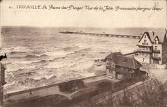 Trouville CPA the queen of the beaches Seen of the pier Walk by heavy weather