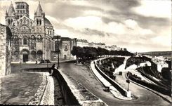 Angouleme CPM Cathedrale Saint Pierre et remparts
