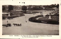 Tours CPA La place des Arts Les squares Rabelais et Descartes Le pont de pierre et la Loire