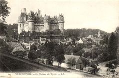 Chateau de Pierrefonds CPA Chateau et eglise