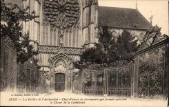 Sens CPA grids of the archbishop's palace Chief of work of ironwork which closed the chorus of the cathedral formerly