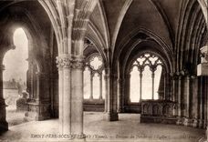 Saint Father under Vezelay CPA Below of the porch of the church