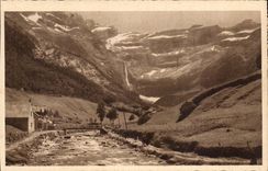 Gavarnie CPA the circus and Gave in front of the Thatched cottage