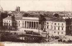 CPA Tours Le palais de justice de la terrasse de l'hotel Matropole La basilique St Martin Les Tours Charlemagne et de l'