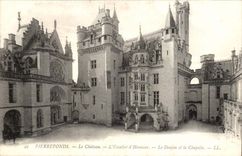 Pierrefonds - Le Chateau - L'Escalier D'Honneur Le Donjon et la Chapelle - CPA 