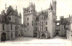 Pierrefonds - Le Chateau - L'Escalier D'Honneur Le Donjon et la Chapelle - CPA 