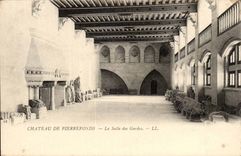 Pierrefonds CPA Chateau La salle des gardes
