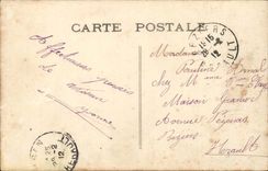 CPA Fantaisie Couple Un baiser il en coule par fleur