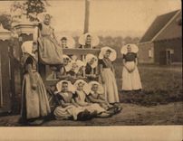 CPA die niederlandischen Tulpen und die Hyazinthen Folklore-Kostume