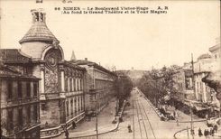 Nimes CPA die Prachtstrasse Victor Hugo am unteren grossen Theater und Magne drehen sich