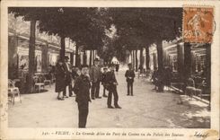 Vichy - La Grande Allee du Parc du Casino vu du Palais des Sources CPA 