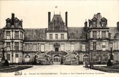 CPA Palais of Fontainebleau Escalier of the horseshoe and frontage on the castle