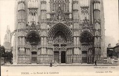 Tours CPA LE portail et la cathedrale