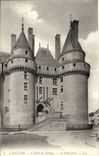 Langeais CPA Entre (sic) du chateau le pont levis