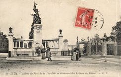 CPA Lyon Entrance of the park of the Head of gold and monument of the children of the Rhone