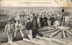 Vincennes CPA On the platform of the keep (soldiers militaria)