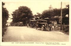 St Georges de Didonne CPA Road of the port At Tart to plums (automobile)
