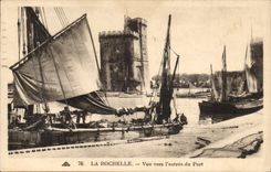 La Rochelle - Anblick in Richtung zum Hereinkommen des Hafens - CPA